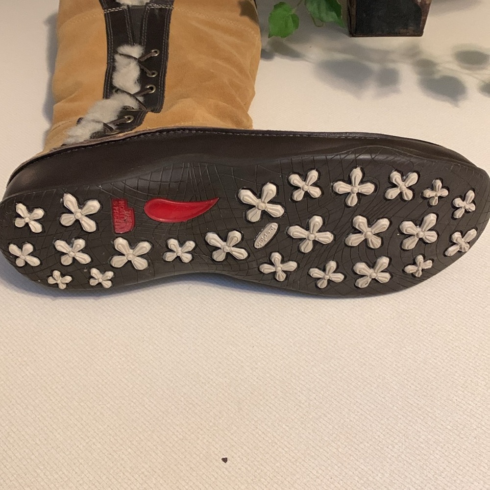 The North Face Women's Tan and Brown Suede Winter Boots NWOT - Picture 8 of 8